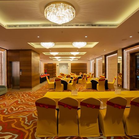 Celebrant Hotel فاراناسي المظهر الخارجي الصورة