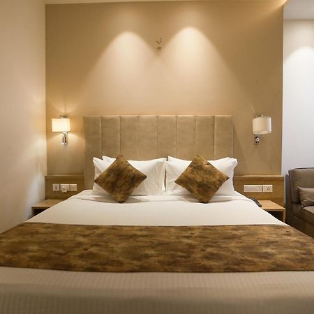 Celebrant Hotel فاراناسي المظهر الخارجي الصورة