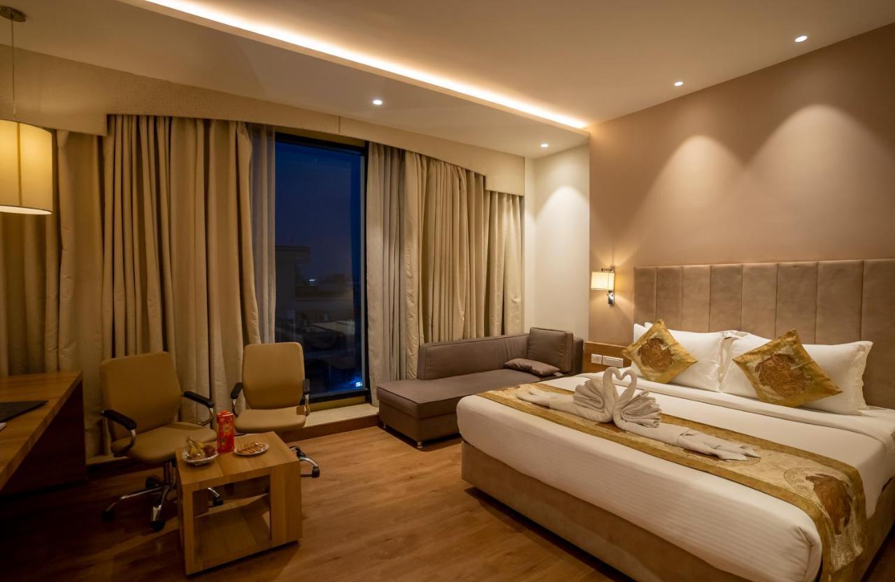 Celebrant Hotel فاراناسي المظهر الخارجي الصورة
