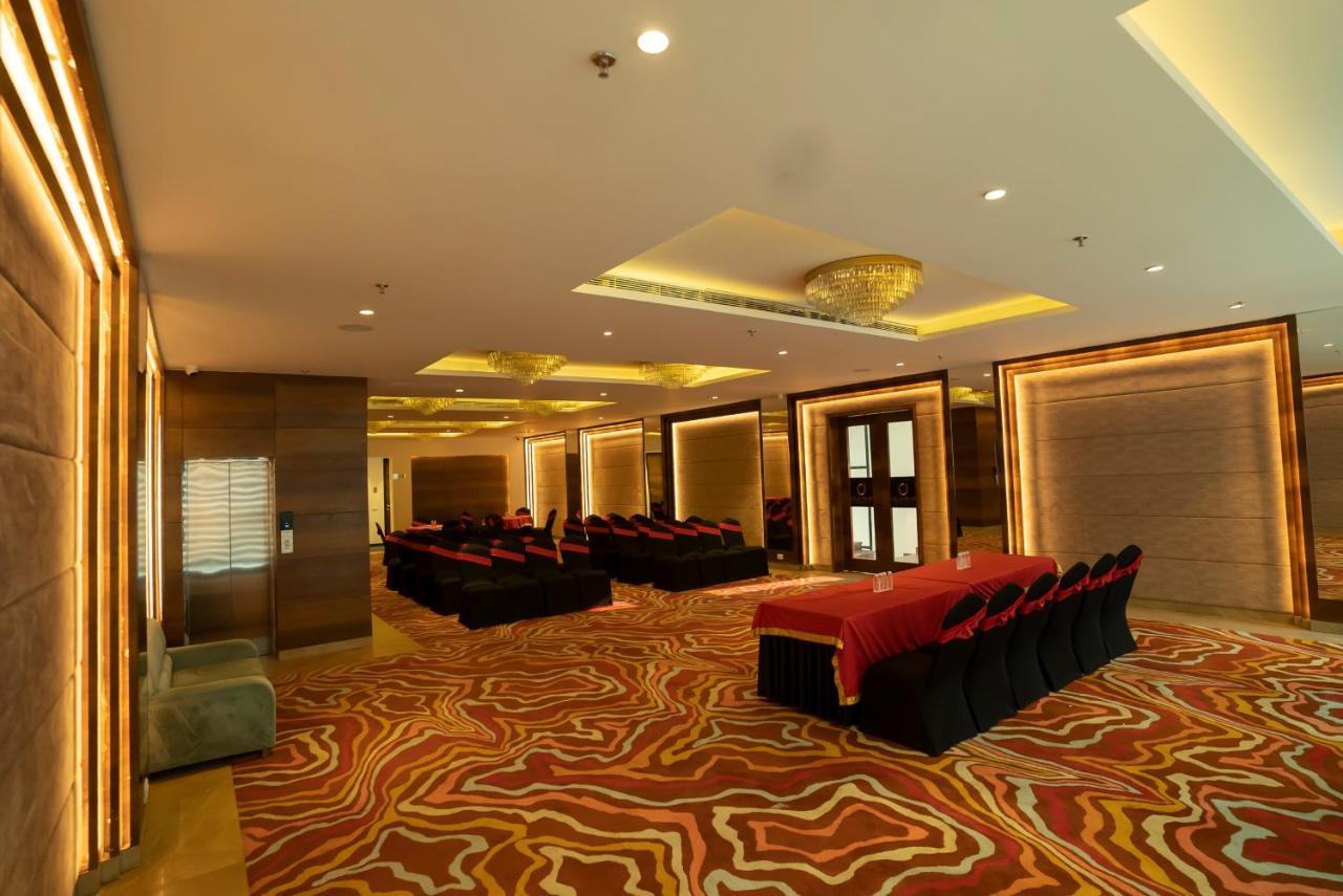 Celebrant Hotel فاراناسي المظهر الخارجي الصورة