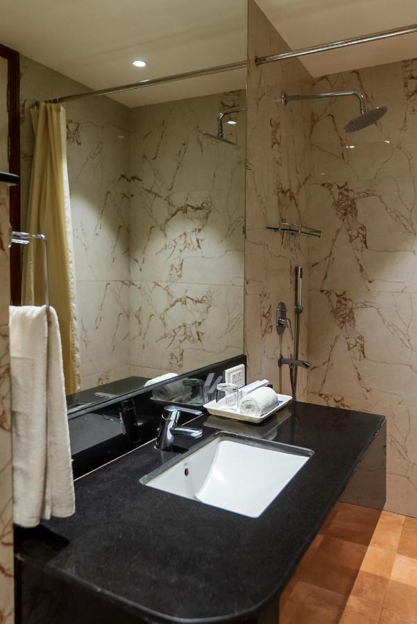 Celebrant Hotel فاراناسي المظهر الخارجي الصورة