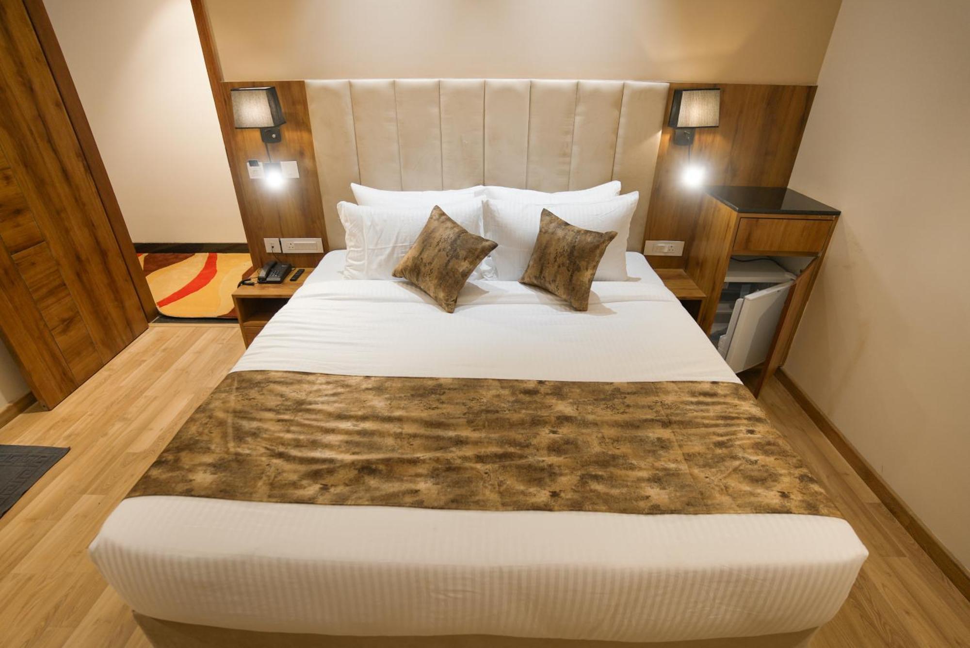 Celebrant Hotel فاراناسي المظهر الخارجي الصورة