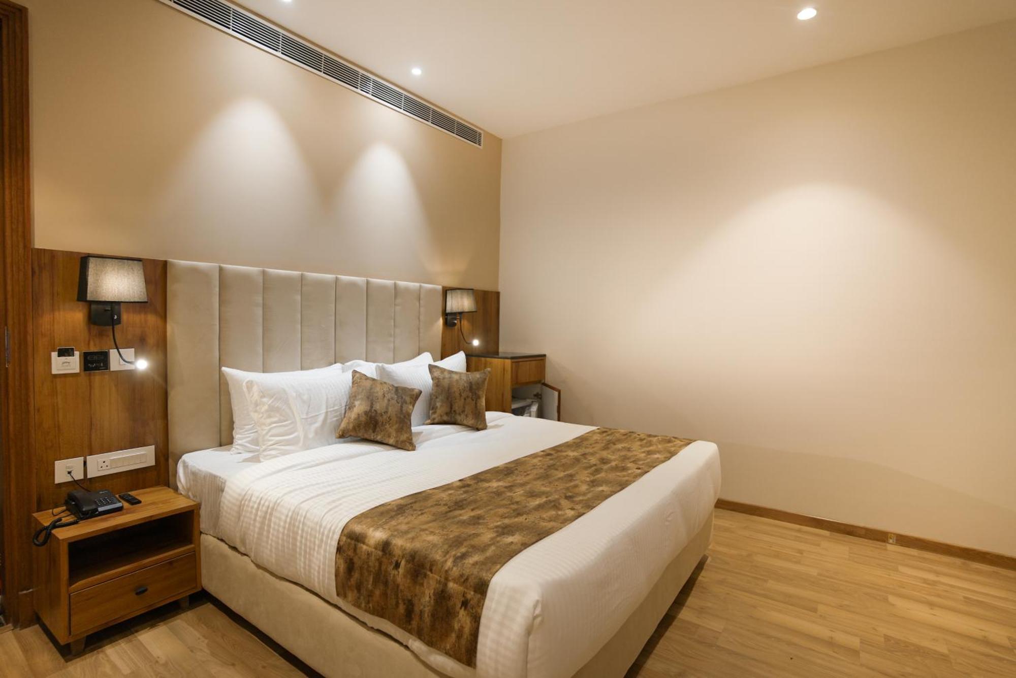 Celebrant Hotel فاراناسي المظهر الخارجي الصورة